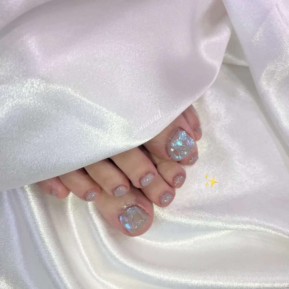 ネイル フットネイル ジェルネイル キラキラネイル 韓国ネイル ストーンネイル SOM NAILのネイルデザイン