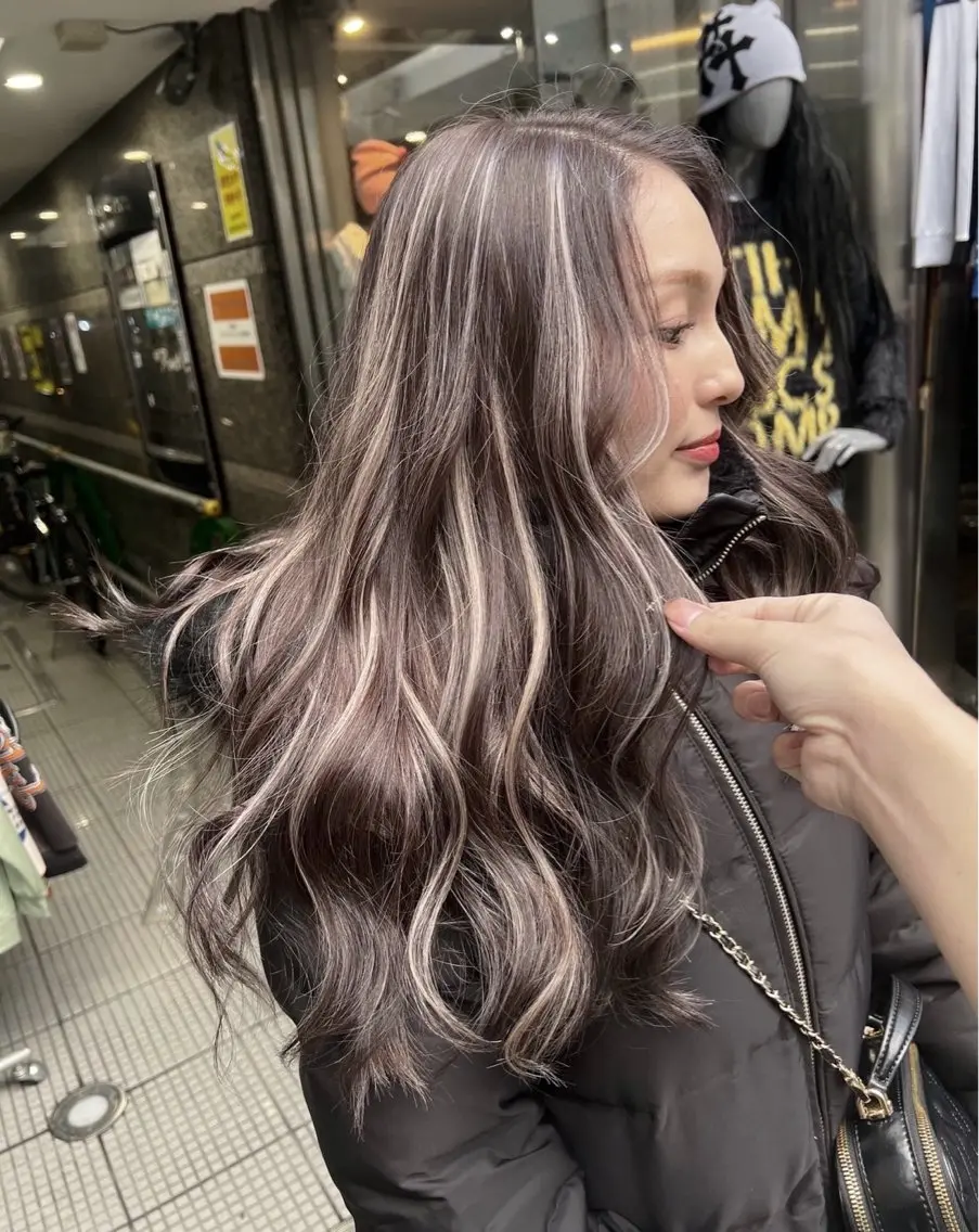 ロング カラー ダークグレー ダークグレージュ グレージュ ハイライトカラー ハイライト ヘアカラー トリートメント 指名数No.1 /NAOYAのヘアスタイル