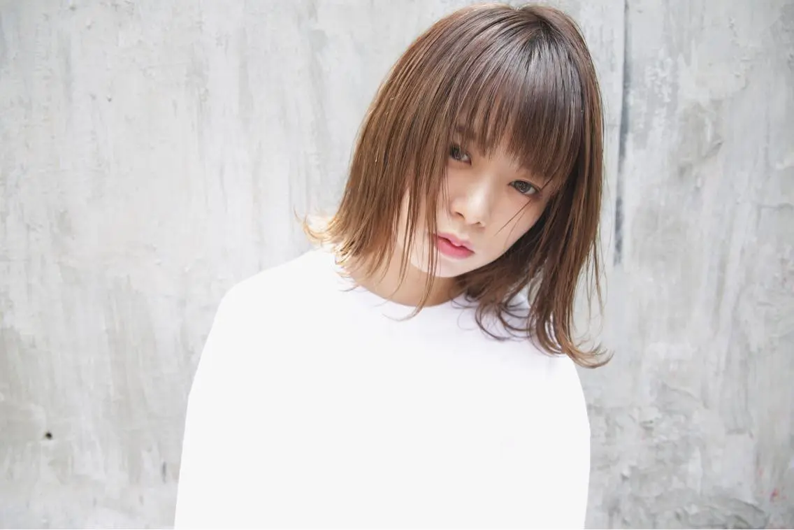 ショート カラー パーマ ボブ 外ハネヘア KAZU/レイヤー レイヤー/ハイトーンのヘアスタイル