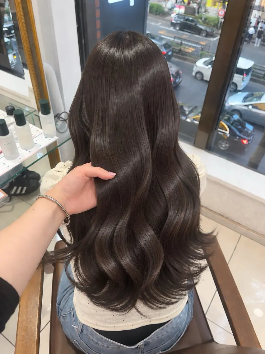 ロング ヘアカラー 柔らかグレージュ🤍 髪質改善Hanakaのヘアスタイル