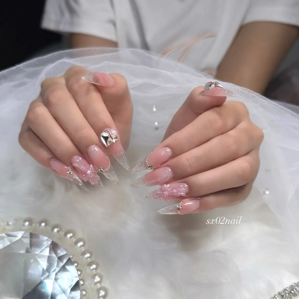 ネイル ハンドネイル 𝑆𝐸𝑅𝐴♡ 大人ギャル ワンホンのネイルデザイン