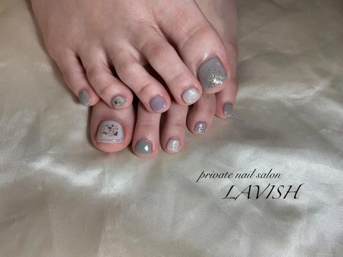 ネイル LAVISH 大和店 emi･:*+のネイルデザイン