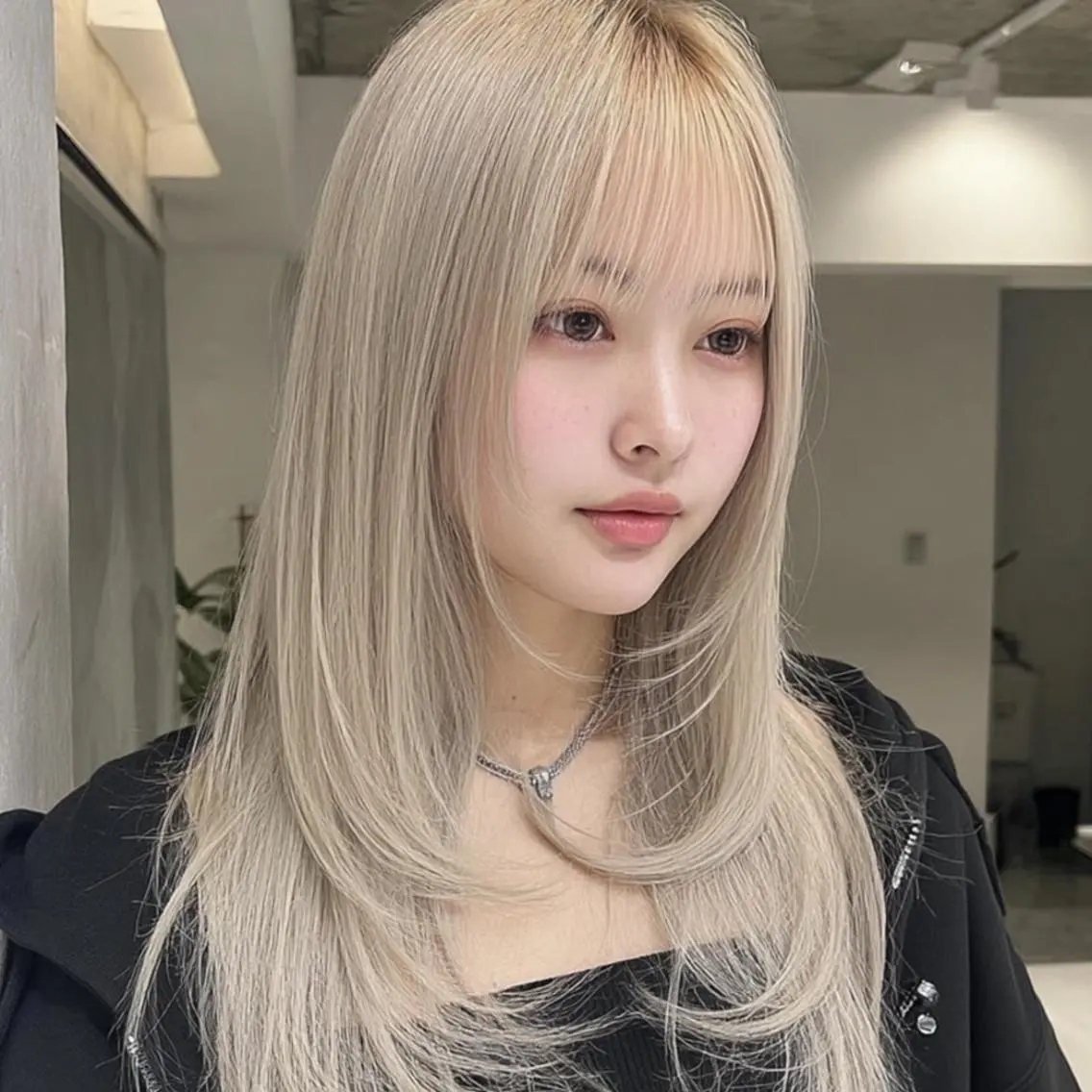 ミディアム カラー ベージュカラー ブリーチ ブロンド 透明感カラー ハイトーンカラー カット ヘアカラー トリートメント knit/yuuka topstylistのヘアスタイル