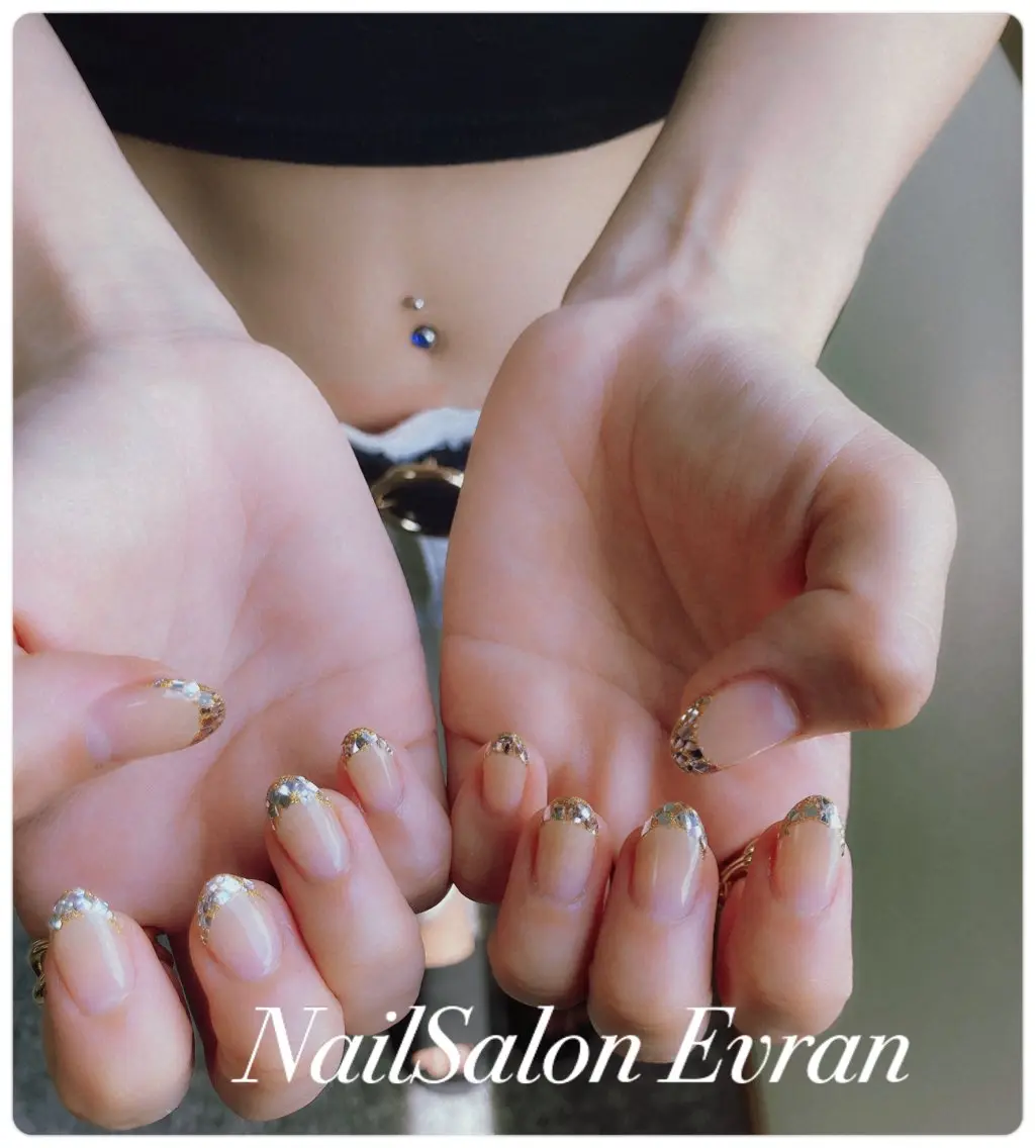 ネイル アートネイル フレンチネイル マグネットネイル 持ち込み ニュアンスネイル ハンドネイル Nail salon Evranのネイルデザイン
