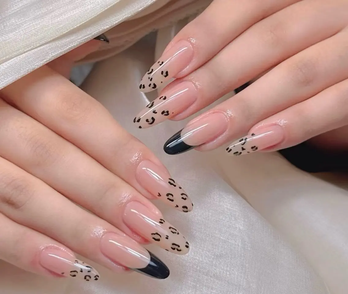 ネイル チークネイル 長さ出し フラワーネイル フレンチネイル ガーリー SunNail池袋駅 ワンホンネイルのネイルデザイン