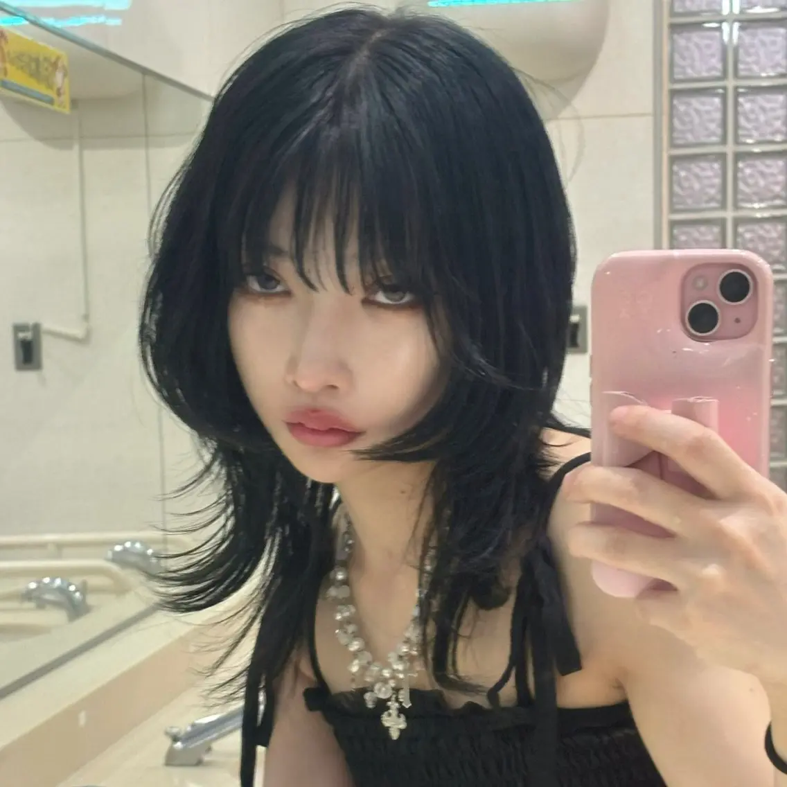 ミディアム カット 韓国風／ハイトーン AYAKAのヘアスタイル