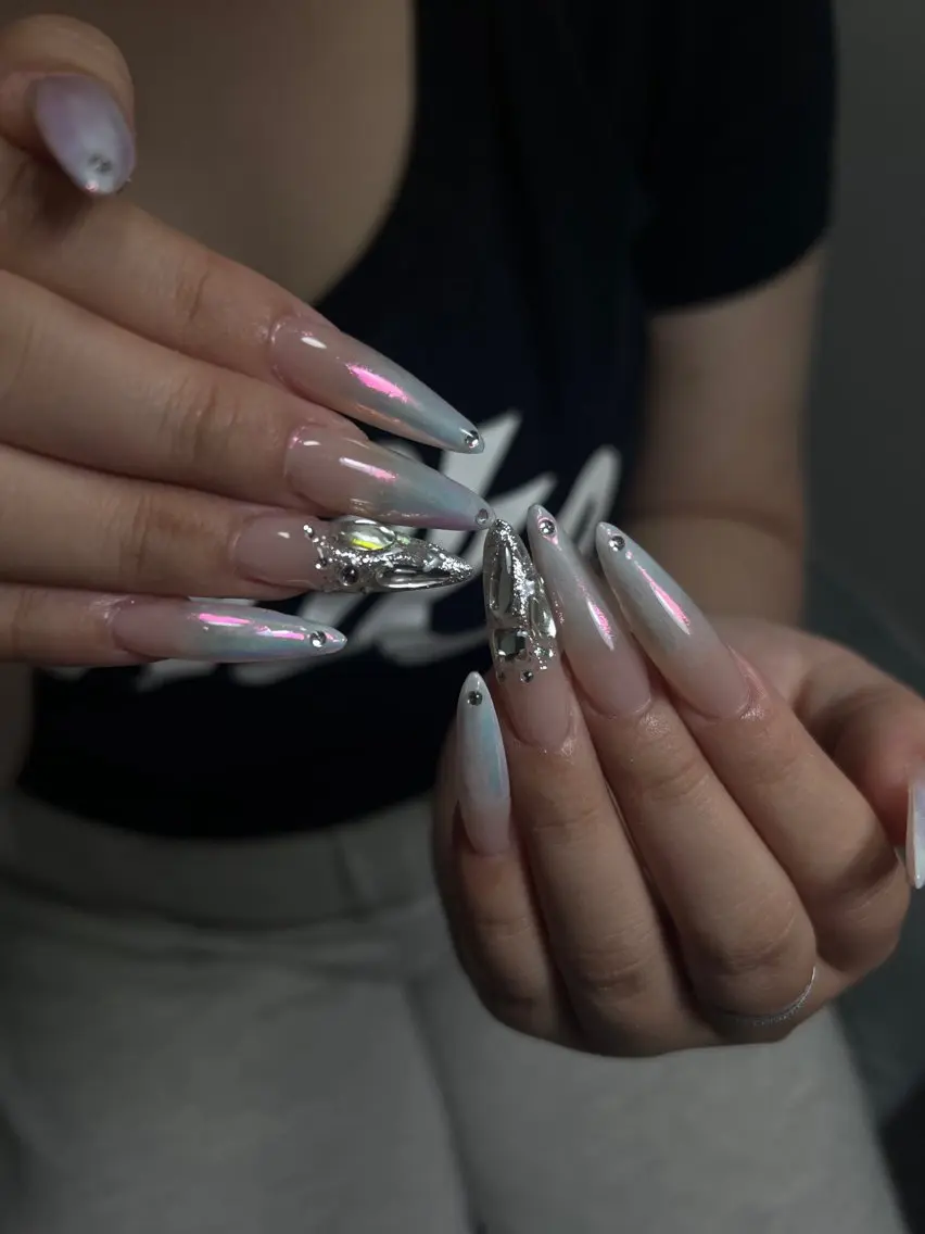 ネイル オーロラネイル ブルー グラデーション キラキラネイル ラメ(グリッター) ハンドネイル solea nail /sakiのネイルデザイン