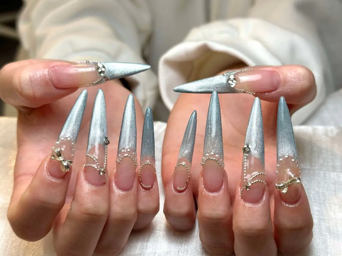 ネイル グラデーション キラキラネイル ワンカラーネイル 冬ネイル ハンドネイル Nie Nail Shinokuboのネイルデザイン