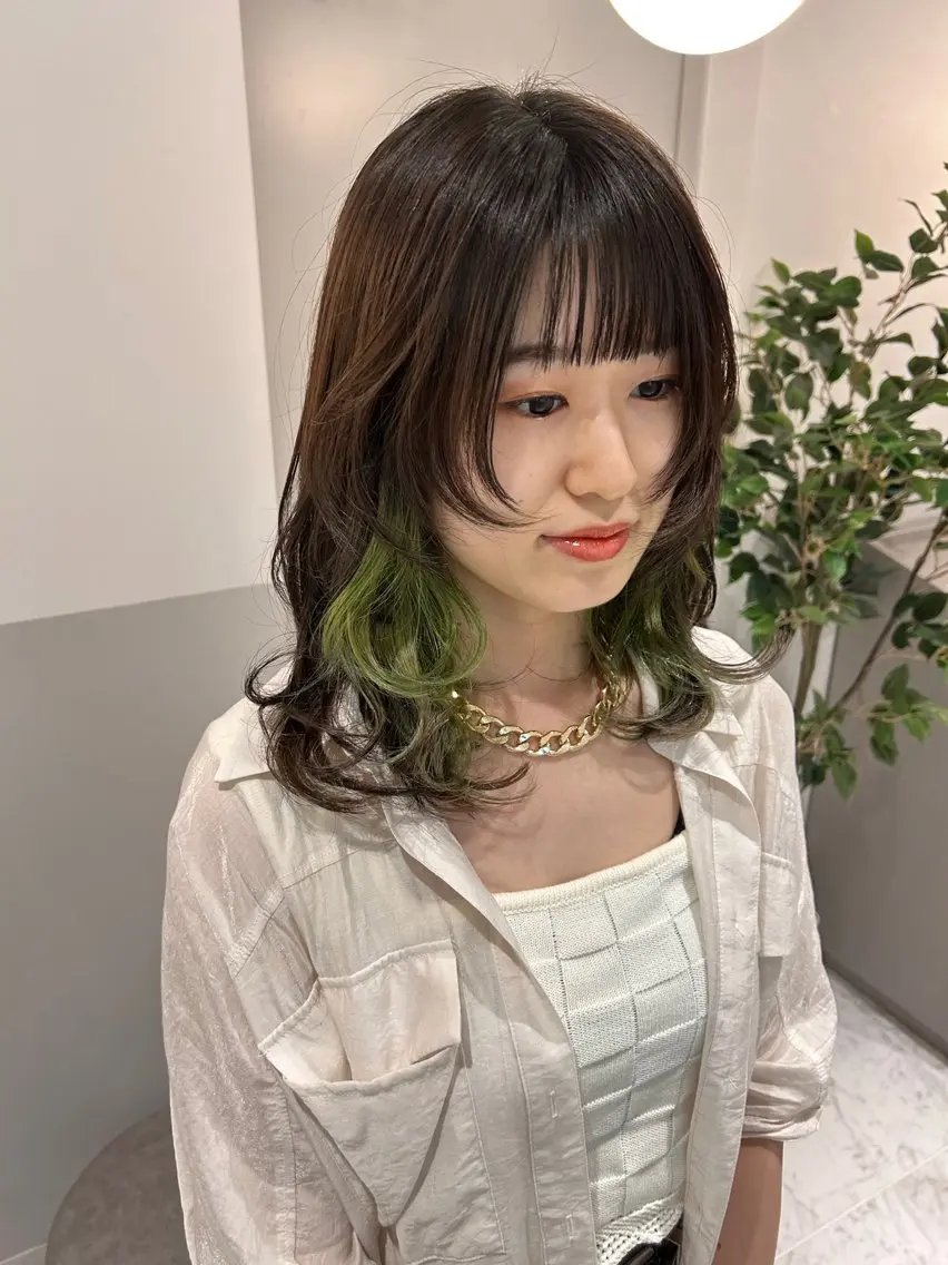 ミディアム カラー 薄田 珠美のヘアスタイル