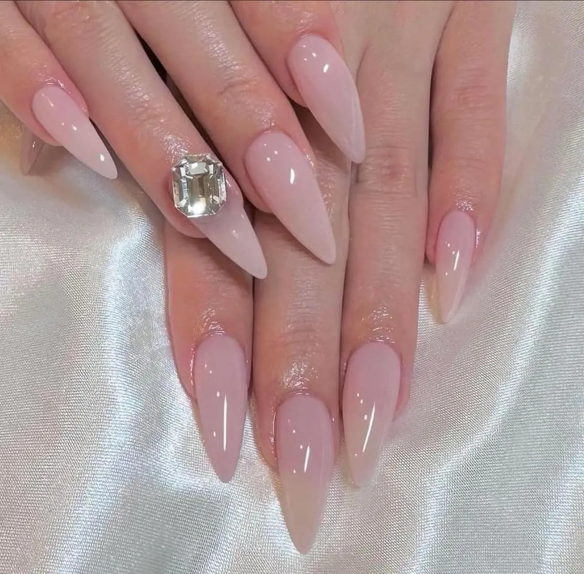 カラー クリスマス akina nailsのネイルデザイン