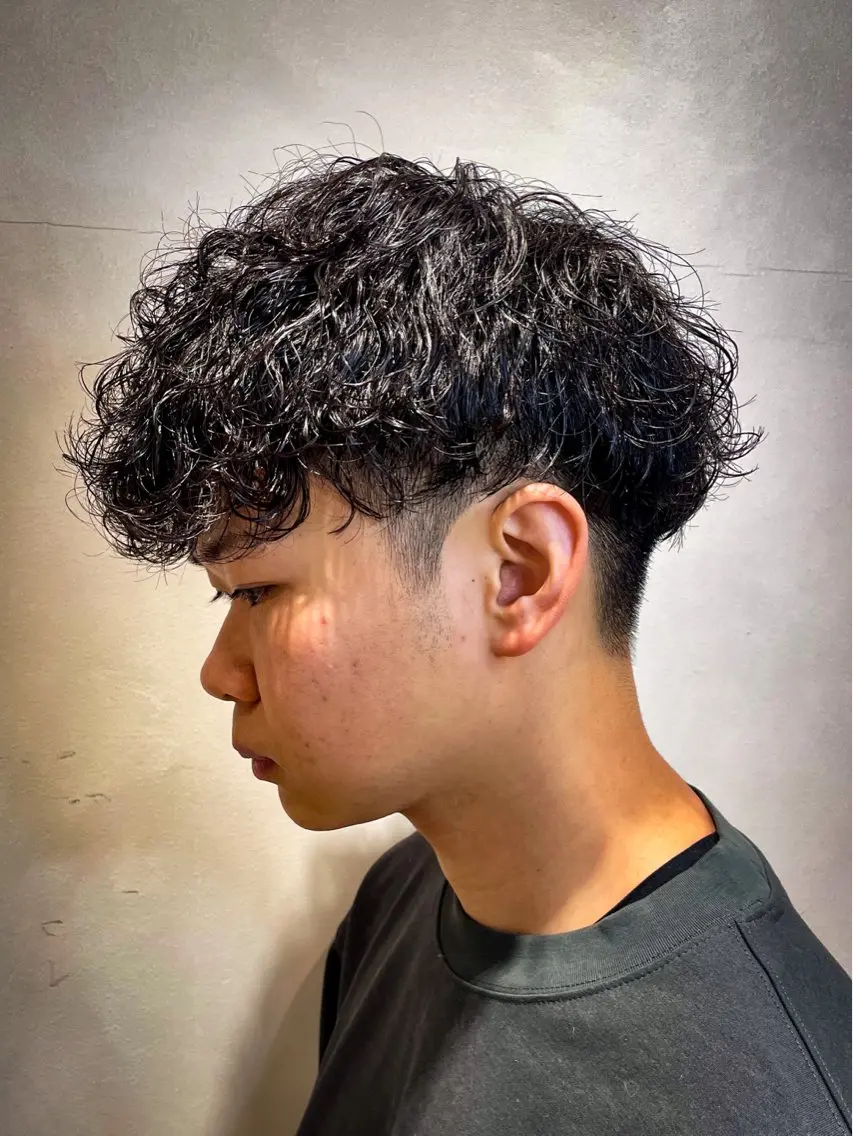 ショート パーマ メンズ 波巻きパーマ カット パーマ トリートメント サトウ コウキ  メンズのヘアスタイル