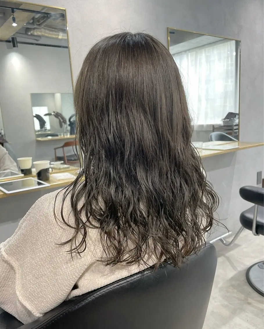 セミロング カラー パーマ セミロングパーマ ベージュカラー オリーブベージュ デジタルパーマ カット ヘアカラー パーマ トリートメント 【表参道】Ruri デジタルパーマのヘアスタイル