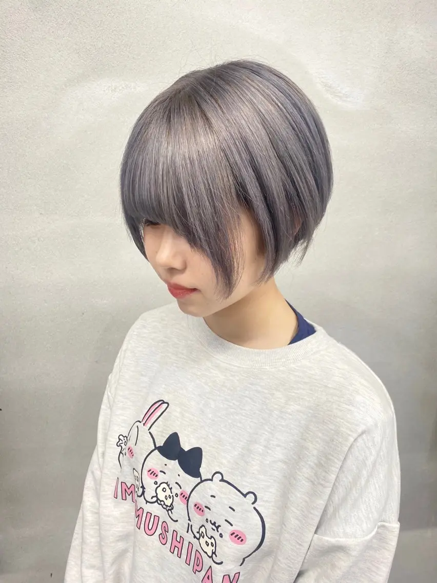 ショート カラー ショートボブ ブリーチ デザインカラー シルバー ボブ 柏 デザインカラー/ レイヤー🐣シオリのヘアスタイル