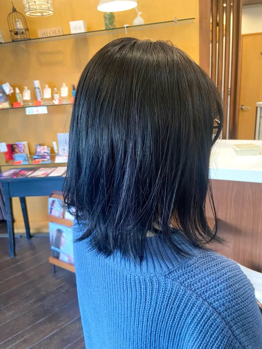 ミディアム カラー 黒髪 ブルーカラー ブルーブラック niro 🌱Kurelのヘアスタイル