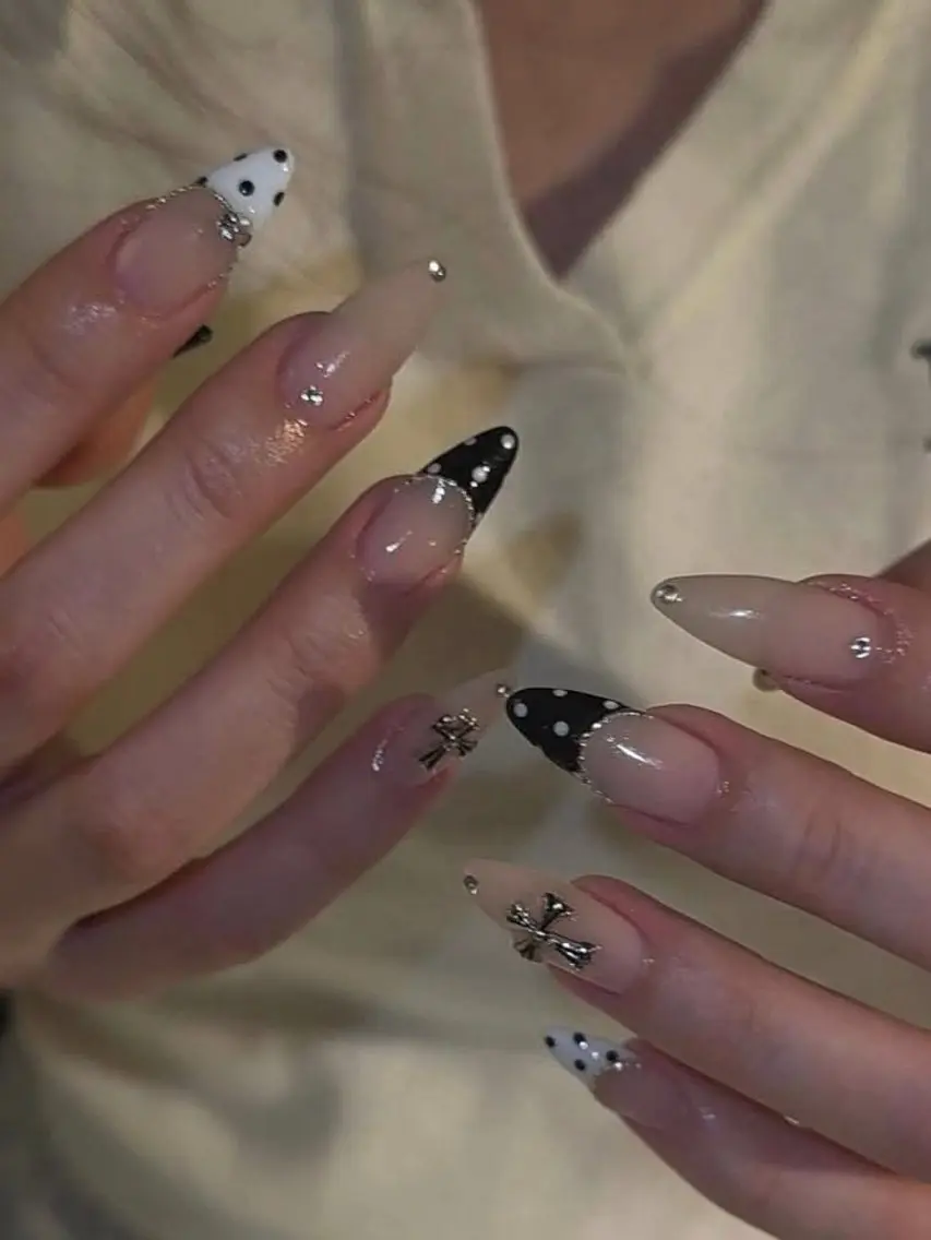 ネイル アートネイル ジェルネイル ニュアンスネイル シンプルネイル ネイルチップ ハンドネイル Lisa Nail Salonのネイルデザイン