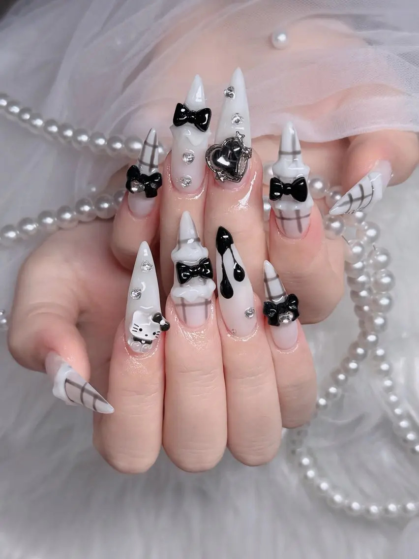 ネイル オーロラネイル フレンチネイル ジェルネイル ハロウィン キラキラネイル ハンドネイル H.baby Nail Salonのネイルデザイン