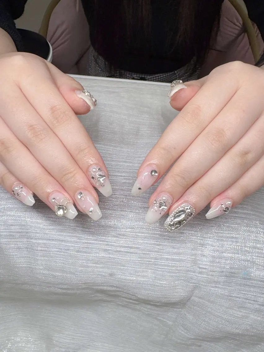 ネイル 長さ出し グラデーション 卒業式 キラキラネイル マグネットネイル ハンドネイル Lee Nailsのネイルデザイン