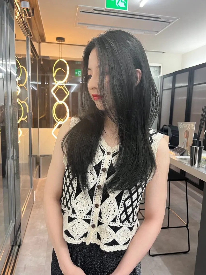ロング カラー オリーブカラー 韓国風ヘア ヘアカラー トリートメント LAKING 🐣chihiroのヘアスタイル