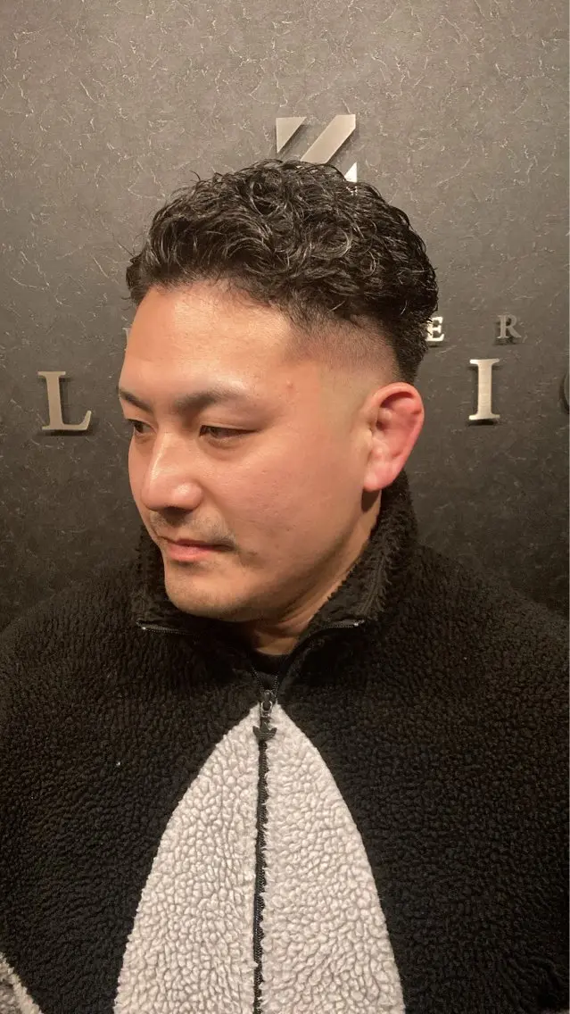 ショート パーマ メンズ フェードカット メンズパーマ スキンフェード メンズ特化 星野裕人のヘアスタイル