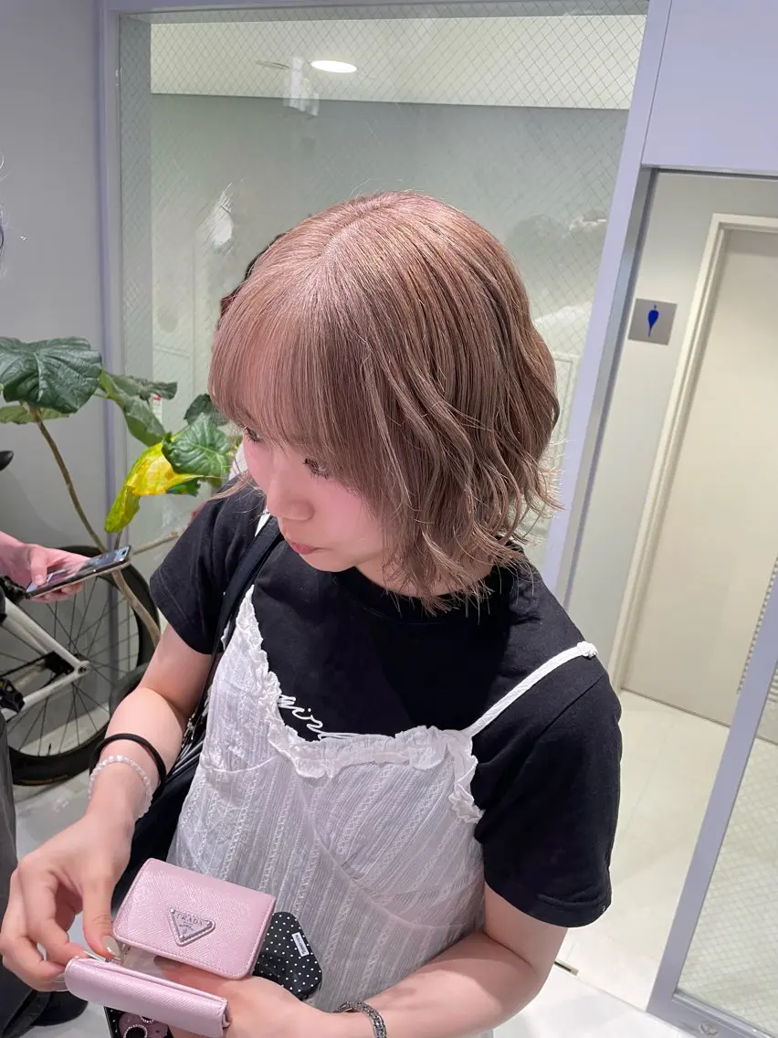 ミディアム カラー ベージュカラー ブリーチ ケアブリーチ デザインカラー ダブルカラー カット ヘアカラー トリートメント NANA🦖 ハイトーンデザインのヘアスタイル