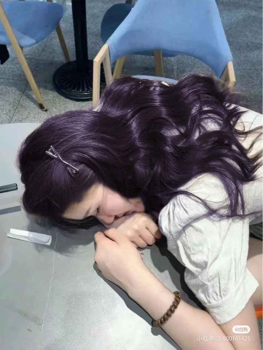 ロング カラー ラベンダー💜 グレージュ🩶のヘアスタイル