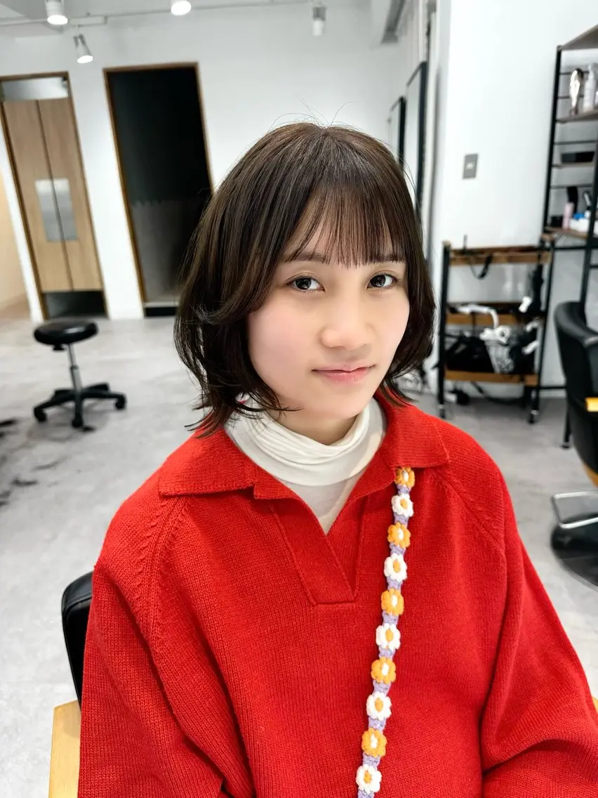 ミディアム カラー パーマ ヘアアレンジ メンズ キッズ カット ヘアカラー レイヤーカット／ 巻ける縮毛矯正のヘアスタイル