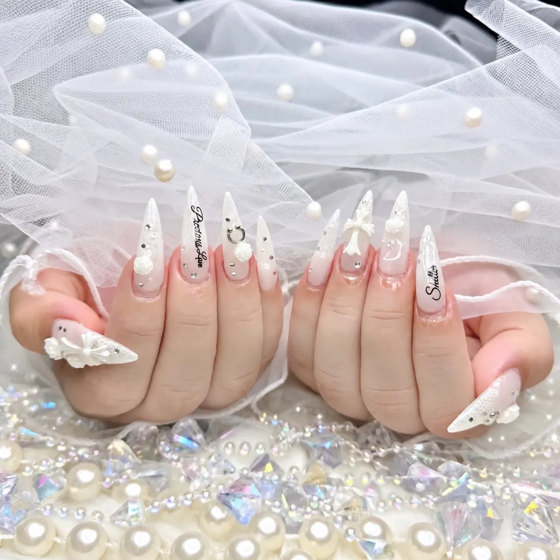 ネイル 長さ出し ハート キラキラネイル 韓国ネイル ロングネイル ハンドネイル ハンドケア Mina Aurea Nailのネイルデザイン