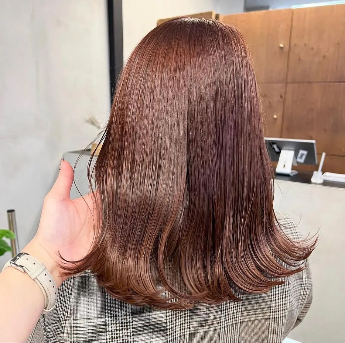 ミディアム カラー パーマ ヘアアレンジ キッズ ネイル マツエク・マツパ アイブロウ カット ヘアカラー トリートメント 前川 朋香のヘアスタイル