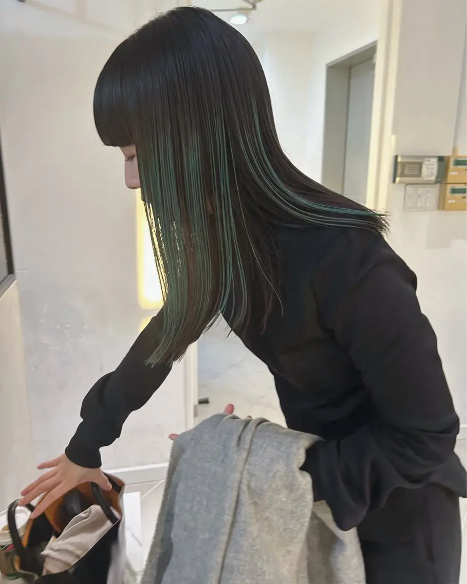 セミロング カラー ブリーチ ハイライトカラー ハイライト カット ヘアカラー トリートメント 村上雅人 ナチュラルモードのヘアスタイル