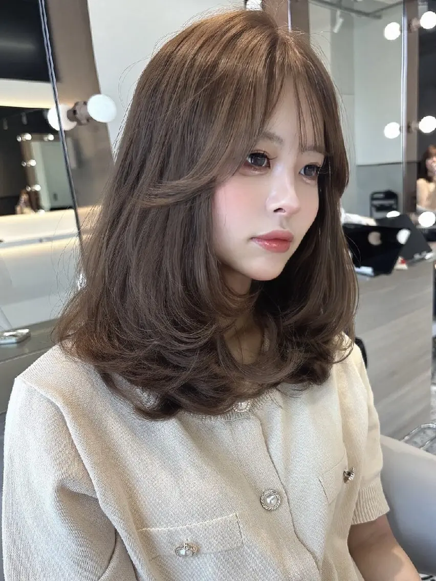 カラー セミロング カット ヘアカラー トリートメント Lond Roleのヘアスタイル