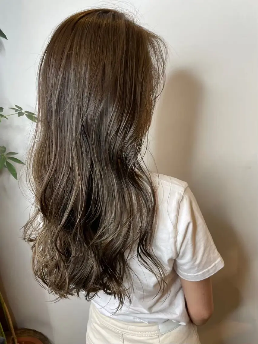 カラー 束感まつぱ🫧 なつき🫧のヘアスタイル