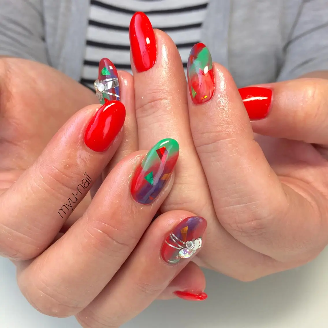 ネイル アートネイル ニュアンスネイル 赤色 ホームサロン myu-nailのネイルデザイン