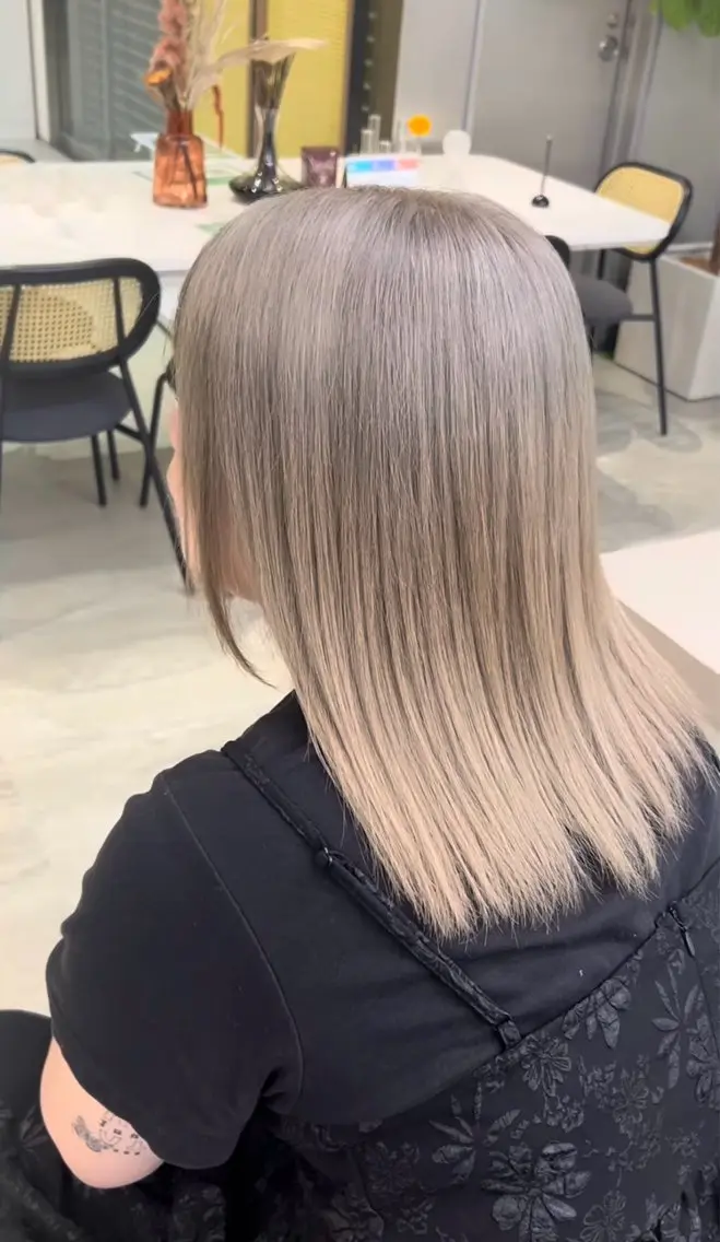 ロング カラー カット ヘアカラー トリートメント 砂野 真璃奈のヘアスタイル
