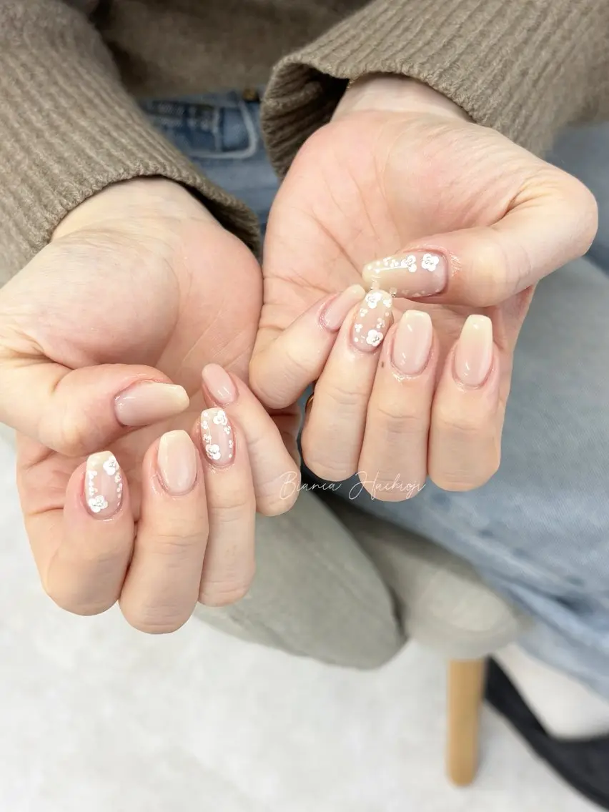 ネイル ハンドネイル Bianca🩶 SHIONOのネイルデザイン