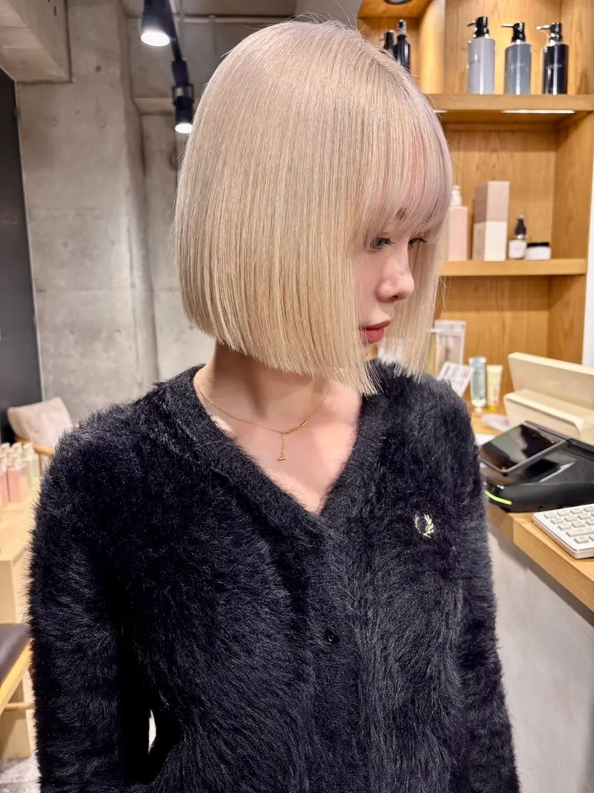 ショート カラー ヘアカラー トリートメント ブリーチカラーレイヤ ーカット🦋annaのヘアスタイル