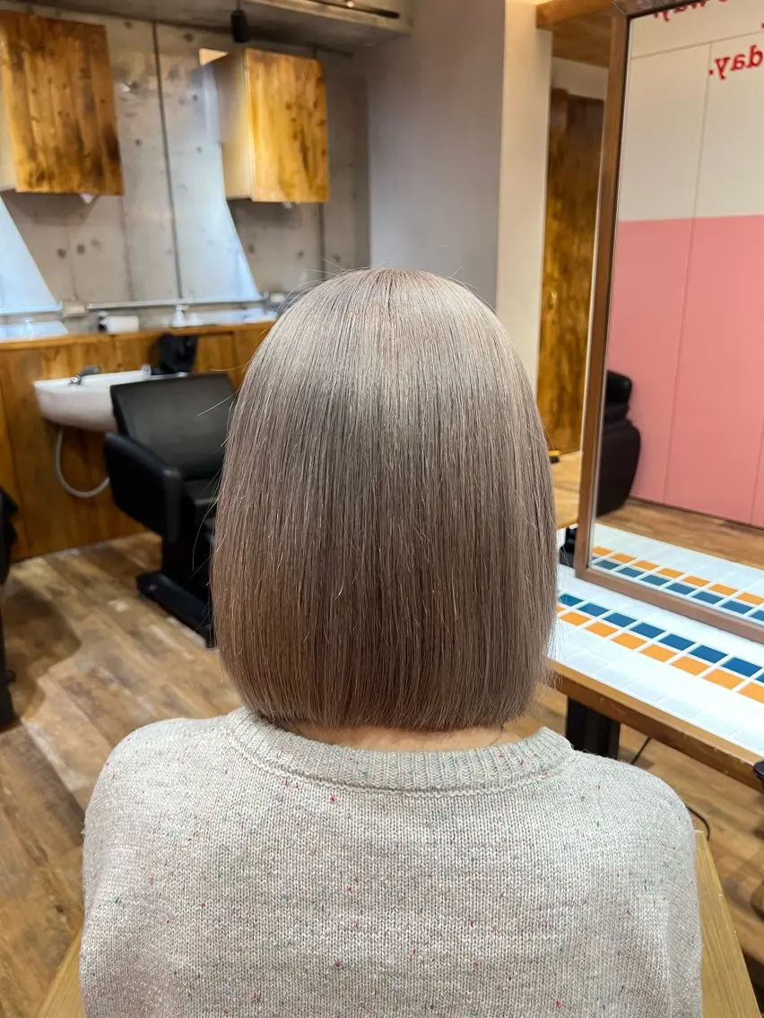 ミディアム カラー ベージュカラー ブリーチ ホワイトベージュ ⭐️Manaka⭐️ 艶髪🩵ナチュラルのヘアスタイル