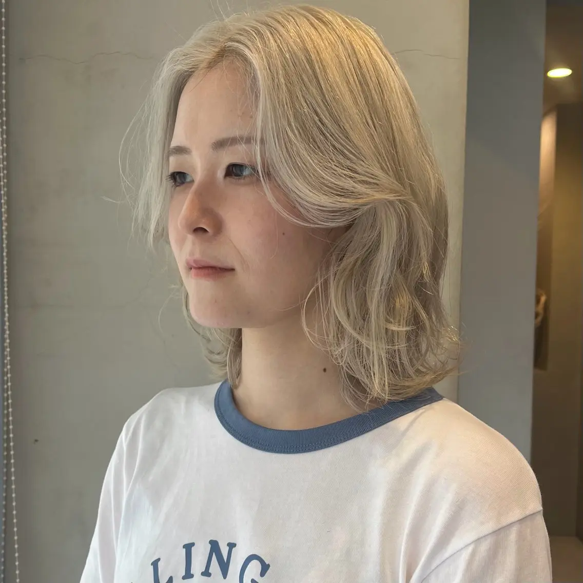 ミディアム カラー ベージュカラー ホワイトベージュ カット ヘアカラー なな/ICI/レイヤ ーパーマ/上前津のヘアスタイル