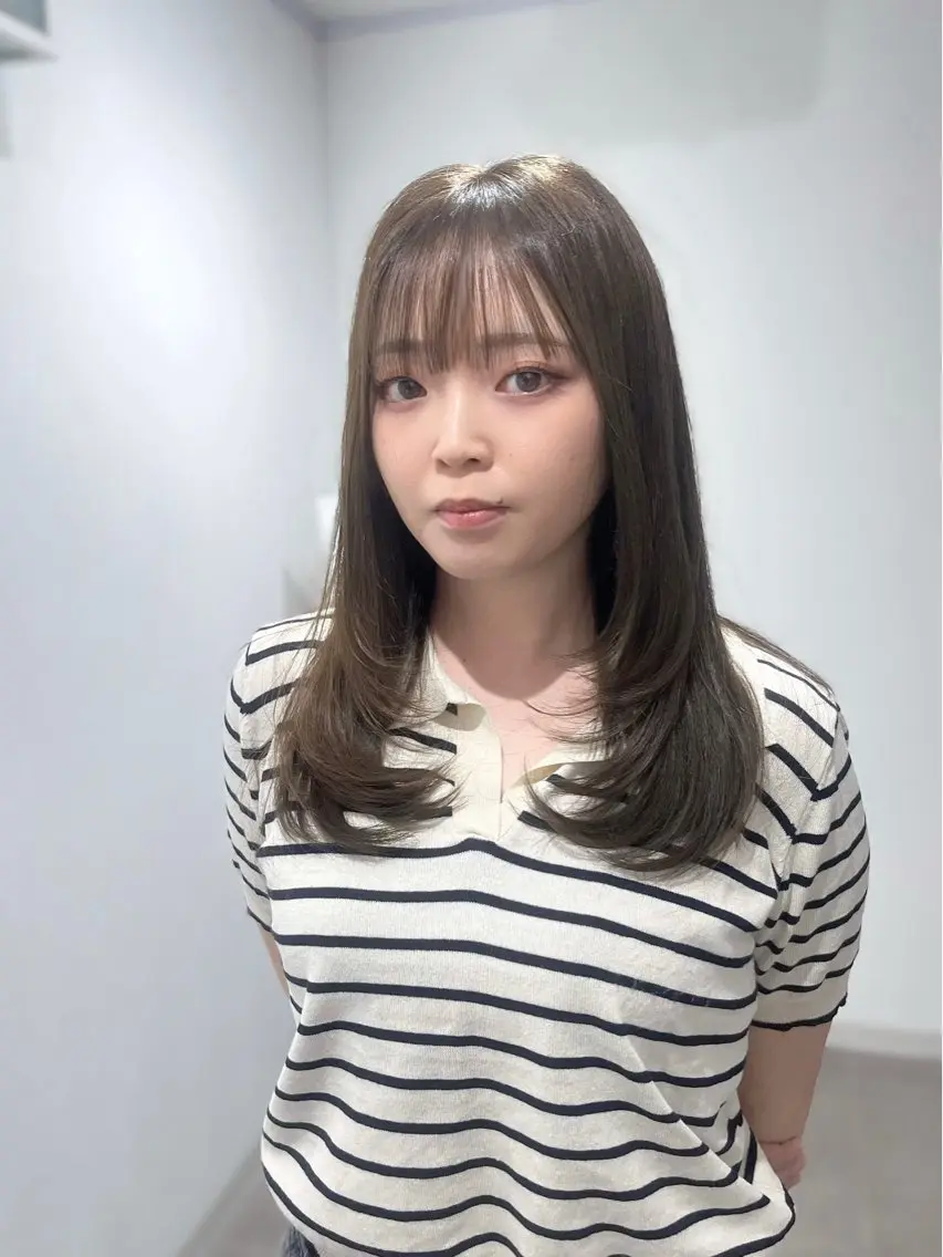 セミロング カラー ベージュカラー オリーブベージュ レイヤーカット カット ヘアカラー トリートメント 韓国ヘア🇰🇷 RYOTAのヘアスタイル