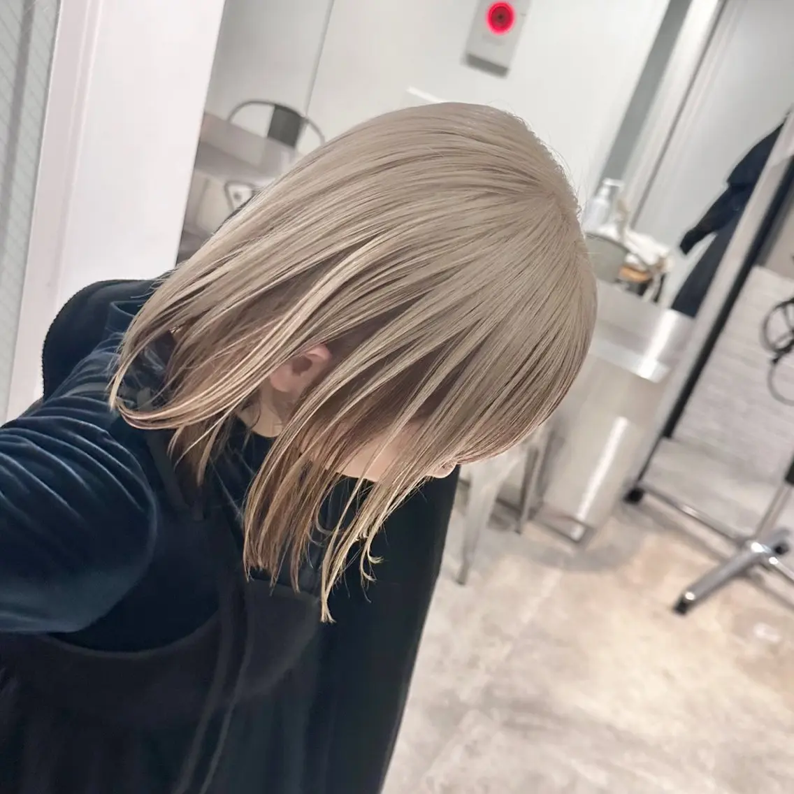 ミディアム カラー ベージュカラー デザインカラー インナーカラー ミルクティーベージュ 井口 泰輝のヘアスタイル