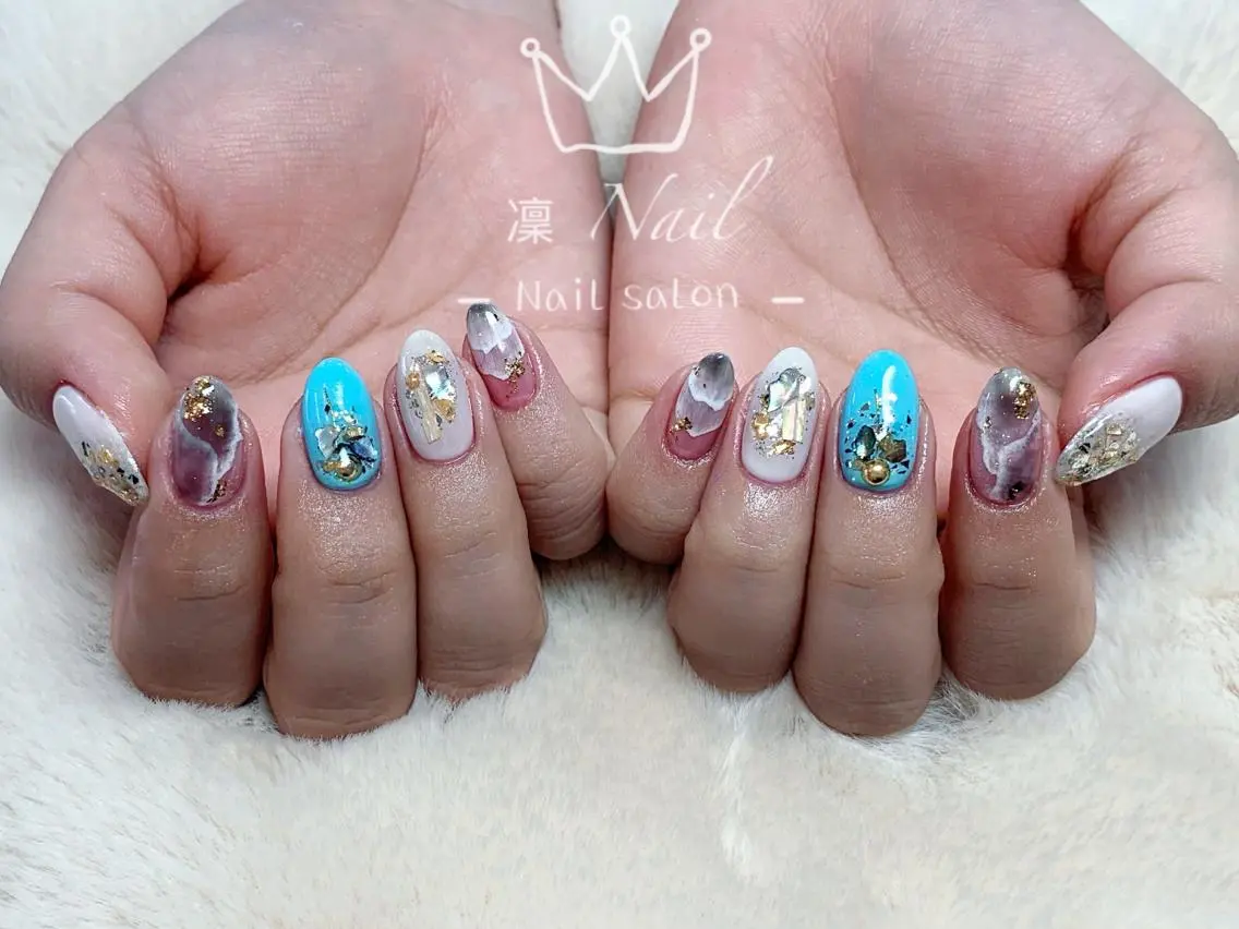 ショート カラー ネイル キラキラネイル Le’a NailSalonのネイルデザイン