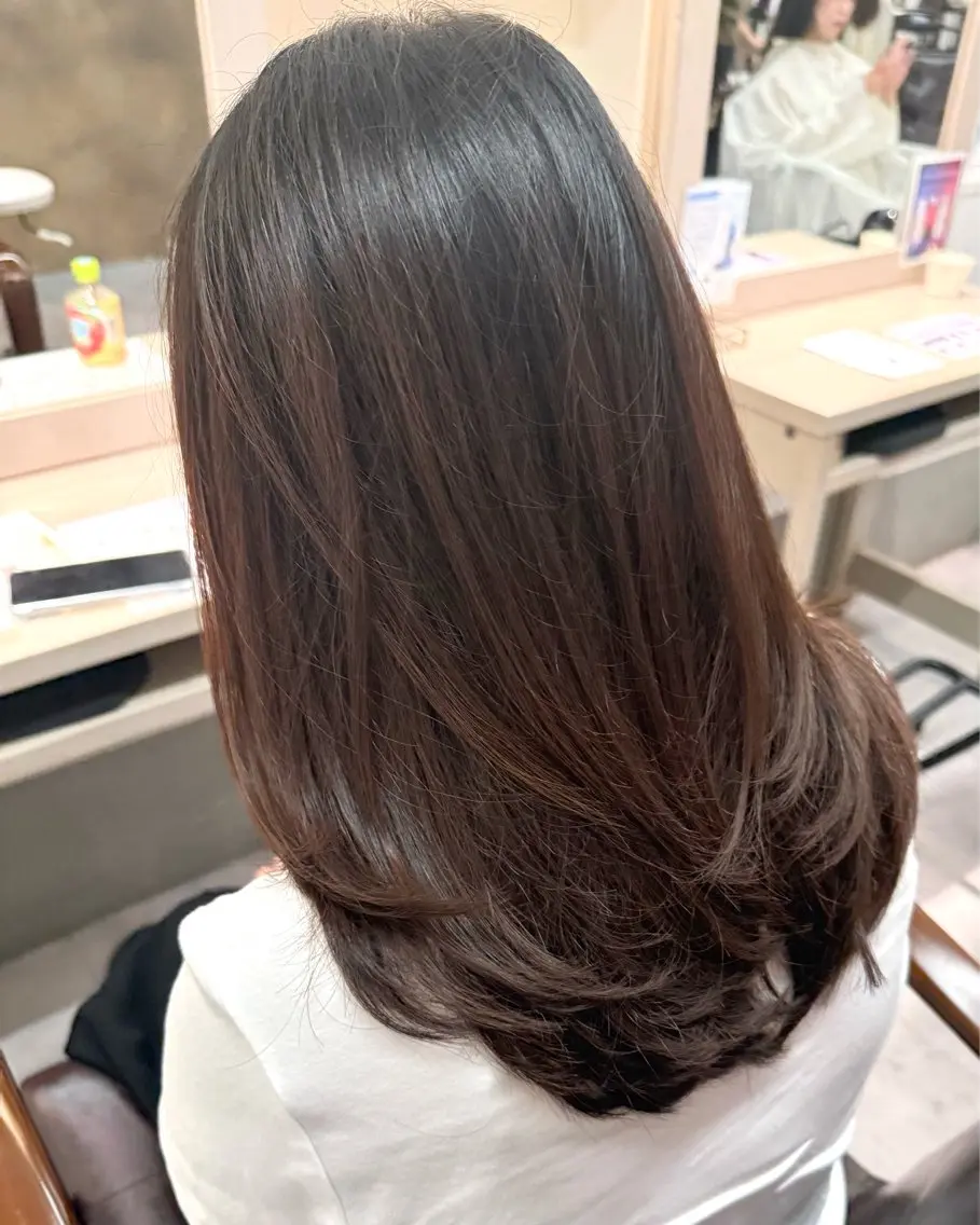 ミディアム レイヤーカット 浦辻 夏紀のヘアスタイル