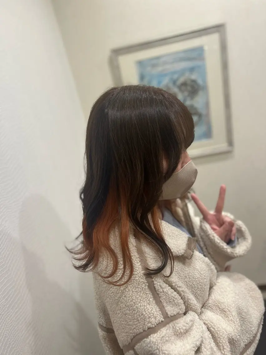 ロング カラー ブリーチ インナーカラー オレンジ 井上 花音のヘアスタイル