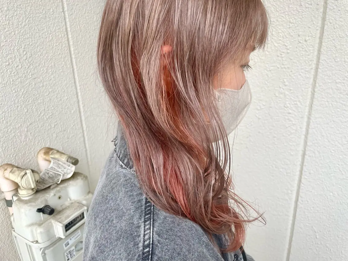 ロング カラー インナーカラー 推し ブリーチ  髪質改善のヘアスタイル