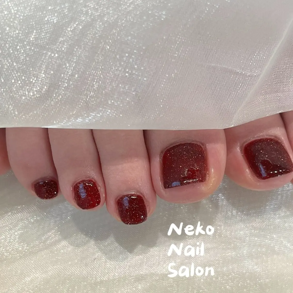 ネイル フットネイル キラキラネイル ワンカラーネイル neko nailのネイルデザイン