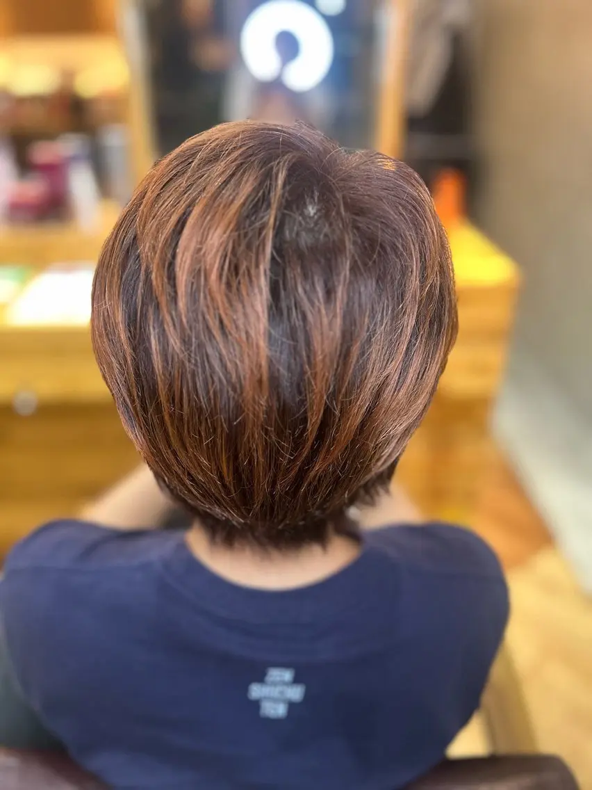 ショート カラー ブリーチ ブラウンカラー オレンジ オレンジブラウン ヘアカラー 高良 日奈子のヘアスタイル