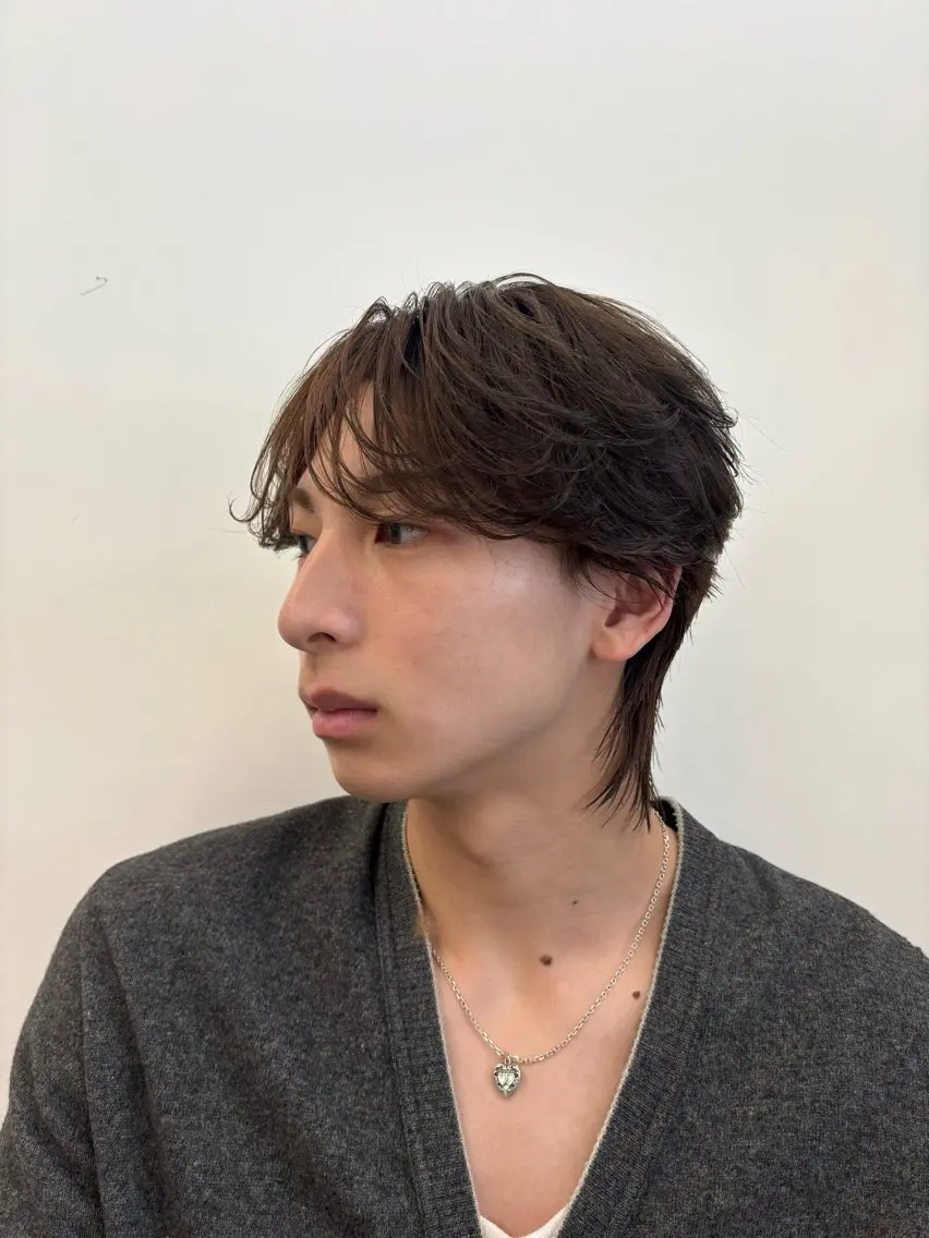 ショート パーマ メンズ センターパート メンズパーマ ニュアンスパーマ なりたひろと / フェザーパーマのヘアスタイル