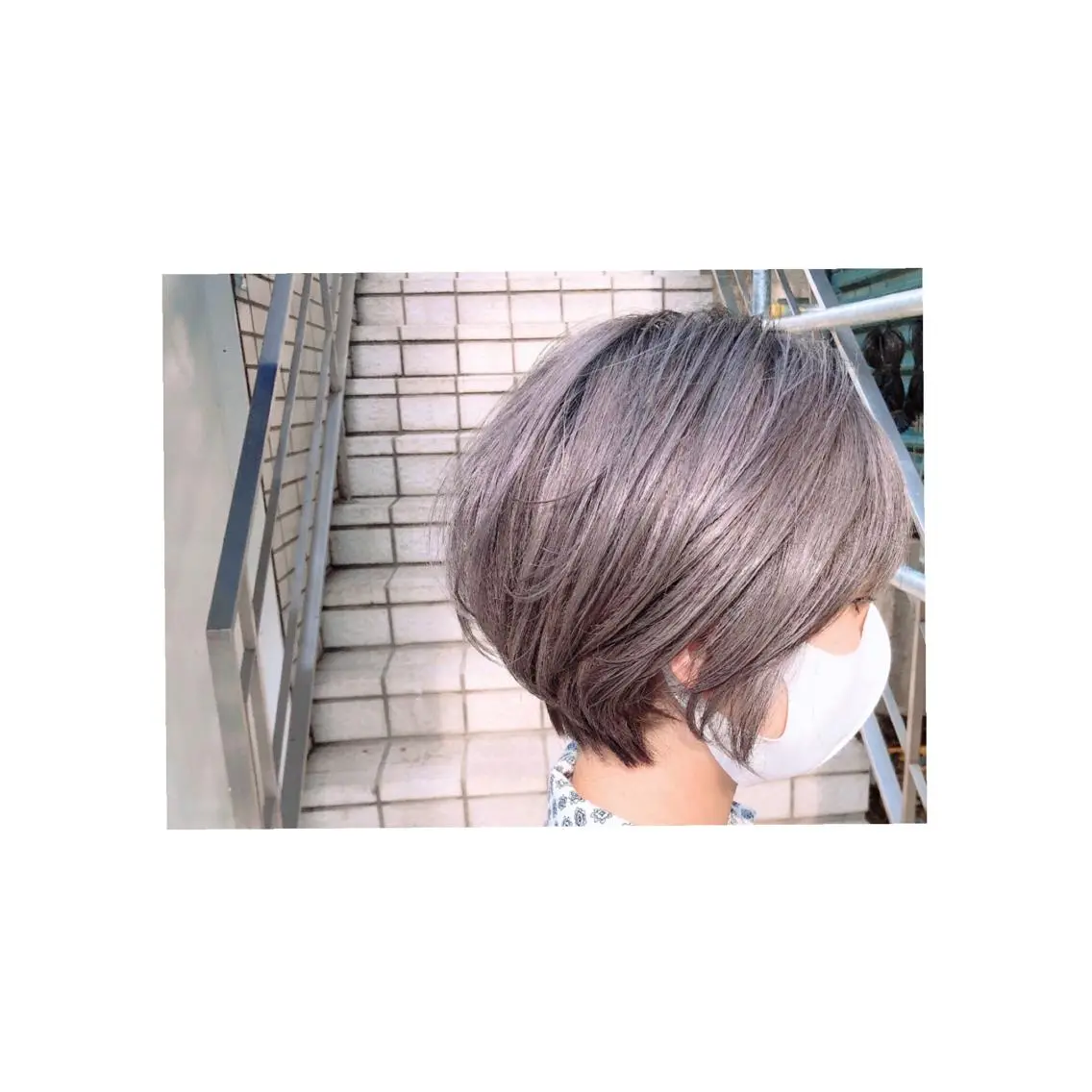 ショート カラー 小泉 亮人のヘアスタイル