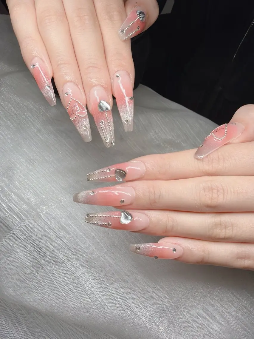 ネイル 長さ出し グラデーション 卒業式 キラキラネイル マグネットネイル ハンドネイル Lee Nailsのネイルデザイン