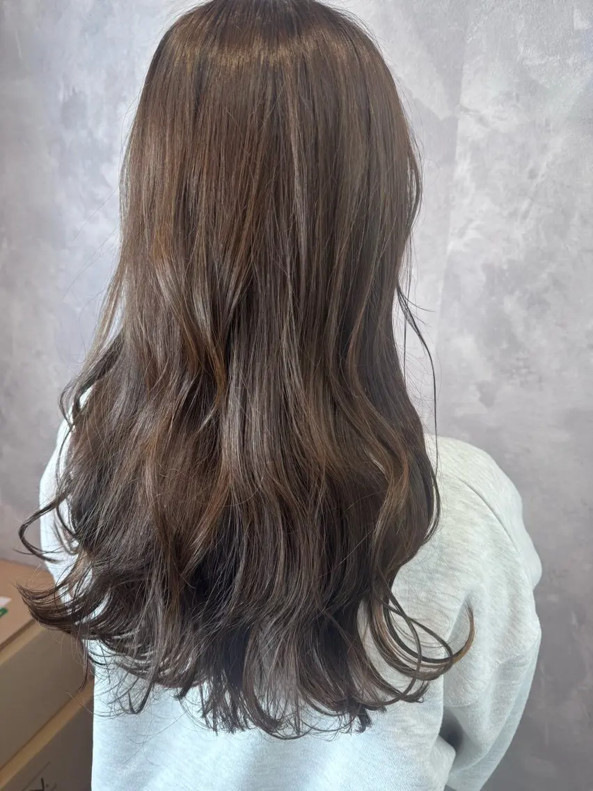 ロング カラー カット ヘアカラー トリートメント ヒヨシ ルナのヘアスタイル