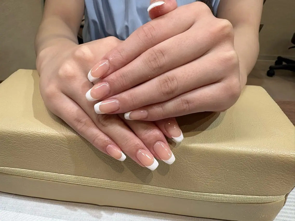ネイル フレンチネイル ホワイト ハンドネイル nacre nail 川崎🌸rioのネイルデザイン